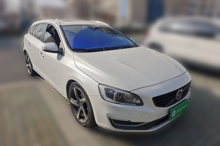 Used Volvo V60 2015 T5 Zhiya Edition Front Right 45 Deg