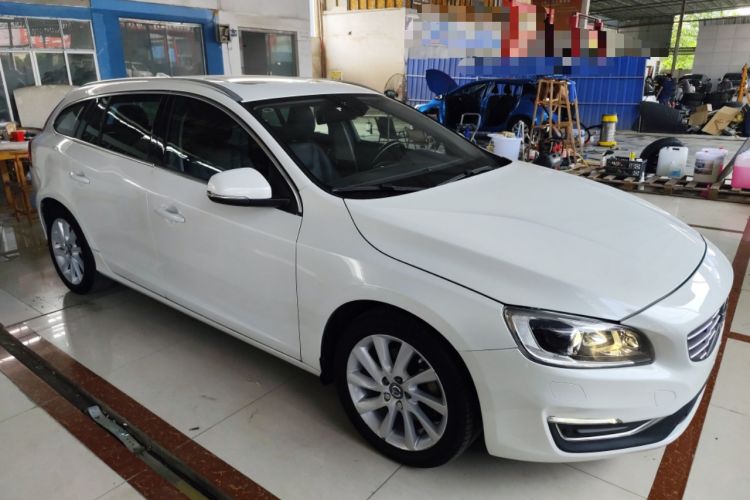 Used Volvo V60 2015 T5 Zhiyi Edition Front Right 45 Deg