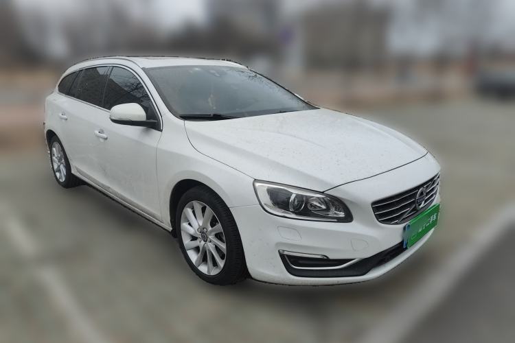 Used Volvo V60 2015 T5 Zhiyi Edition Front Right 45 Deg