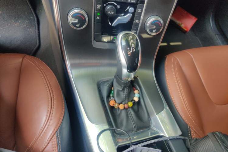 Used Volvo V60 2015 T5 Zhiya Edition Gear Lever