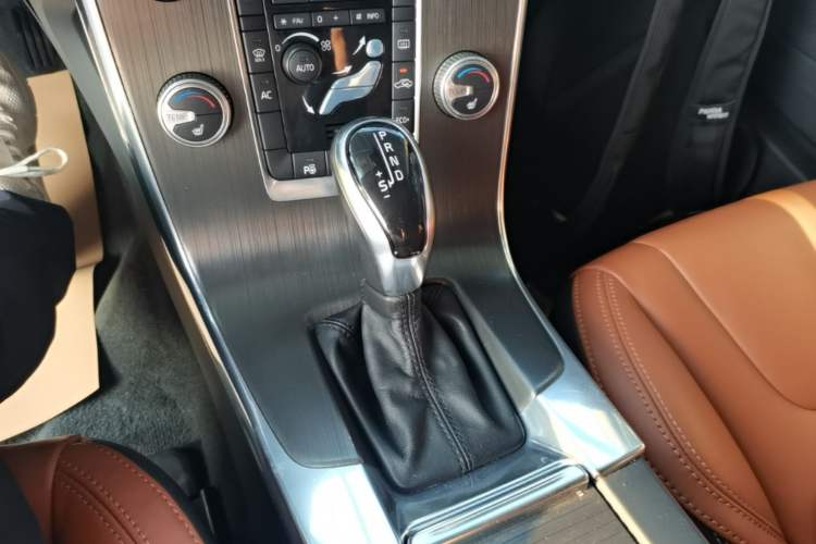 Used Volvo V60 2015 T5 Zhiya Edition Gear Lever