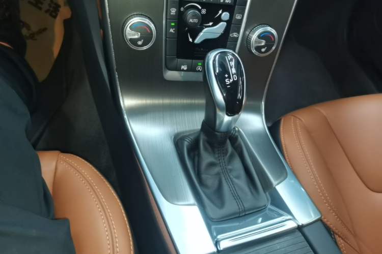 Used Volvo V60 2015 T5 Zhiya Edition Gear Lever