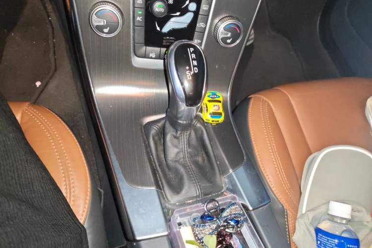 Used Volvo V60 2015 T5 Zhiya Edition Gear Lever