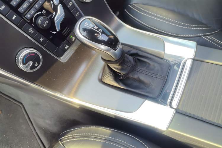 Used Volvo V60 2015 T5 Zhiya Edition Gear Lever