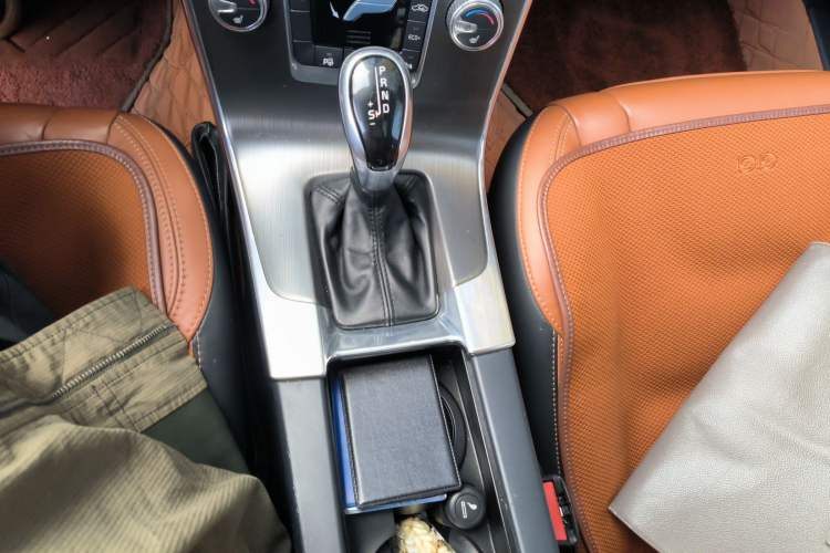 Used Volvo V60 2015 T5 Zhiya Edition Gear Lever