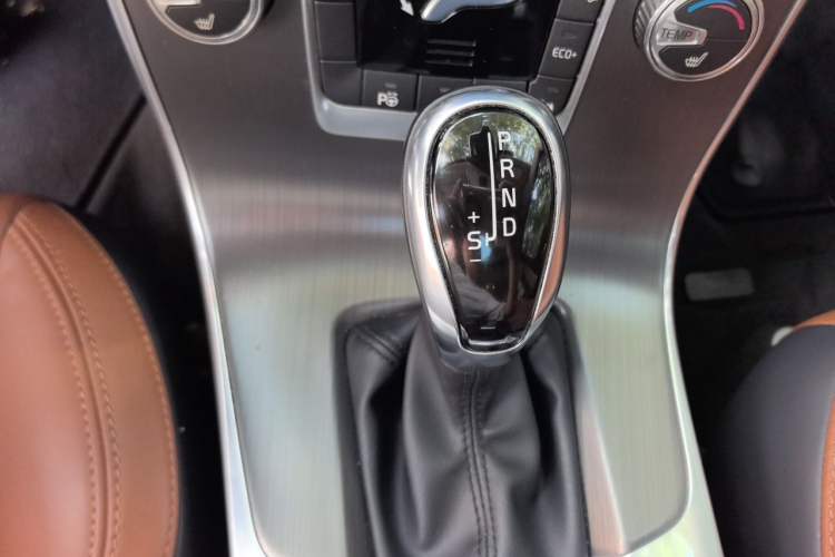 Used Volvo V60 2015 T5 Zhiya Edition Gear Lever