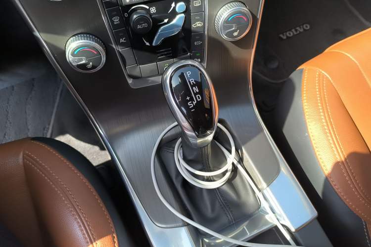 Used Volvo V60 2015 T5 Zhiyi Edition Gear Lever