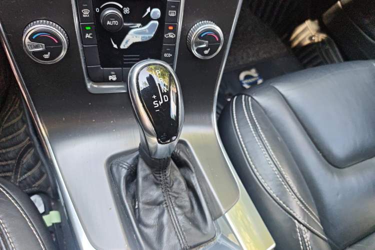 Used Volvo V60 2015 T5 Zhiya Edition Gear Lever