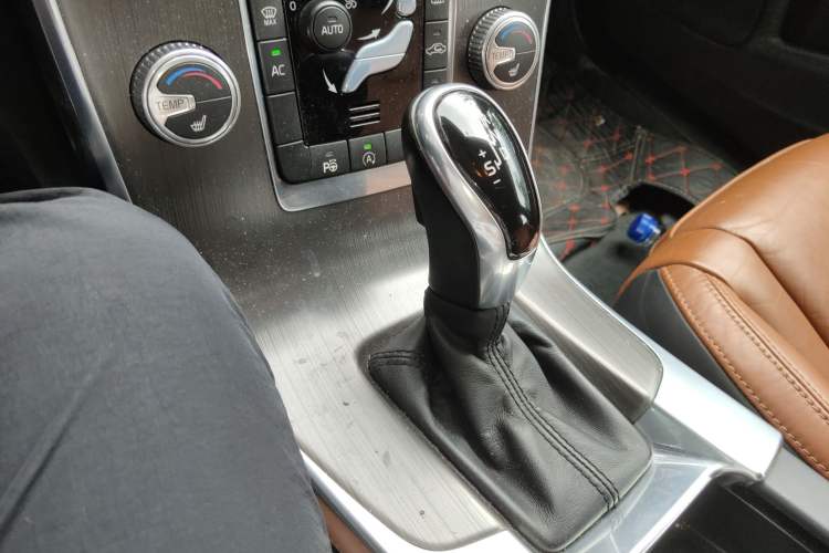 Used Volvo V60 2015 T5 Zhiya Edition Gear Lever