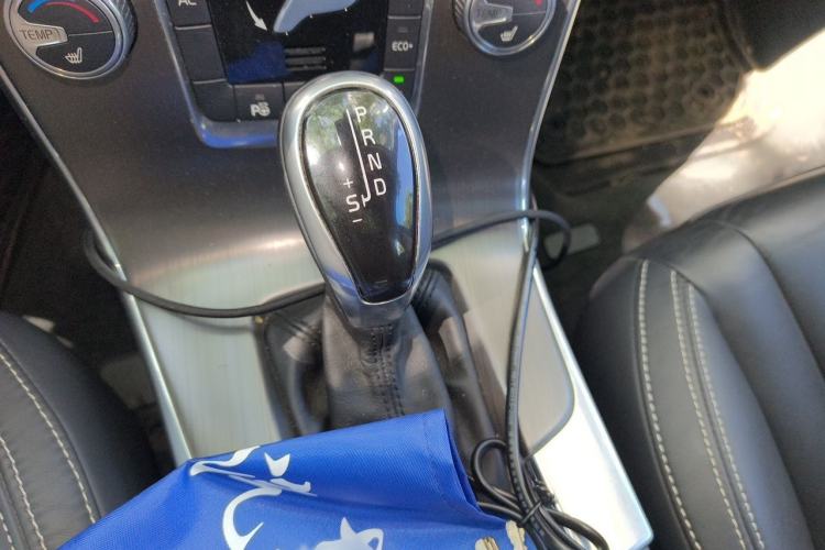 Used Volvo V60 2015 T5 Zhiya Edition Gear Lever