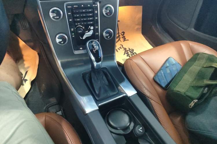 Used Volvo V60 2015 T5 Zhiya Edition Gear Lever