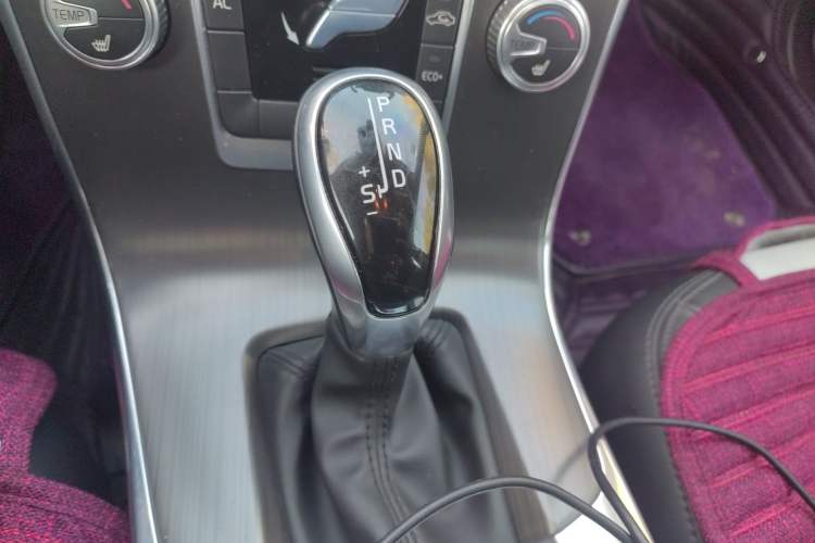 Used Volvo V60 2015 T5 Zhiyi Edition Gear Lever