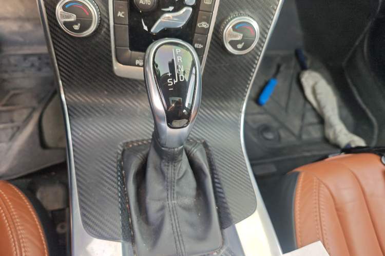 Used Volvo V60 2015 T5 Zhiya Edition Gear Lever