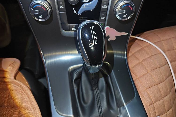 Used Volvo V60 2015 T5 Zhiya Edition Gear Lever