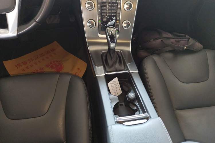 Used Volvo V60 2015 T5 Zhiyi Edition Gear Lever