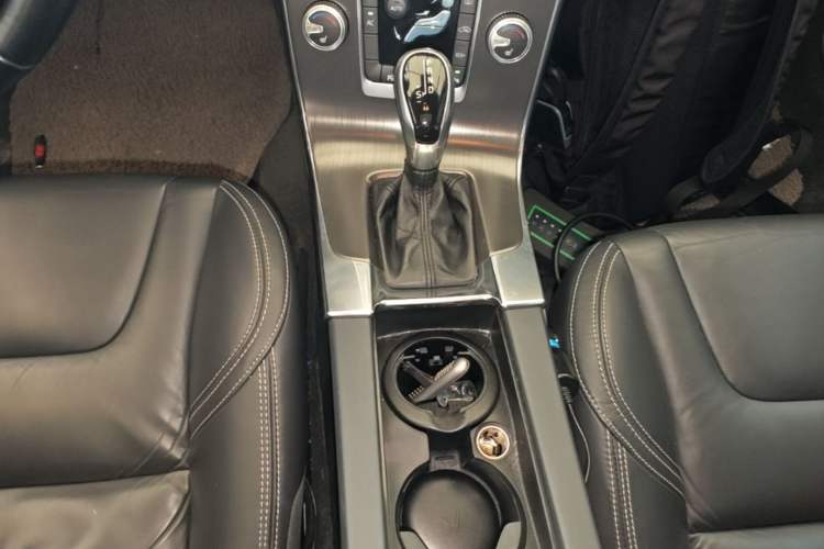 Used Volvo V60 2015 T5 Zhiya Edition Gear Lever