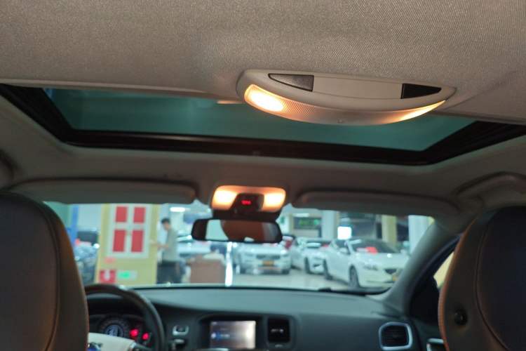Used Volvo V60 2015 T5 Zhiyi Edition Headliner