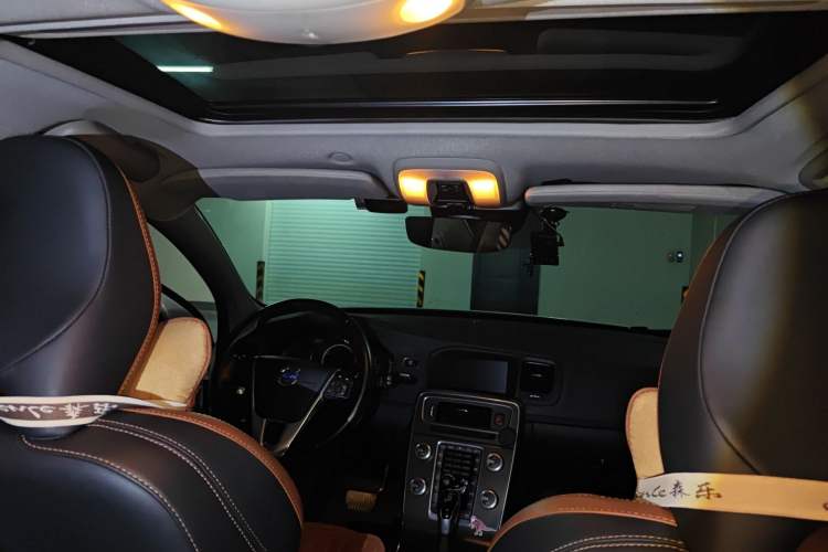 Used Volvo V60 2015 T5 Zhiya Edition Headliner