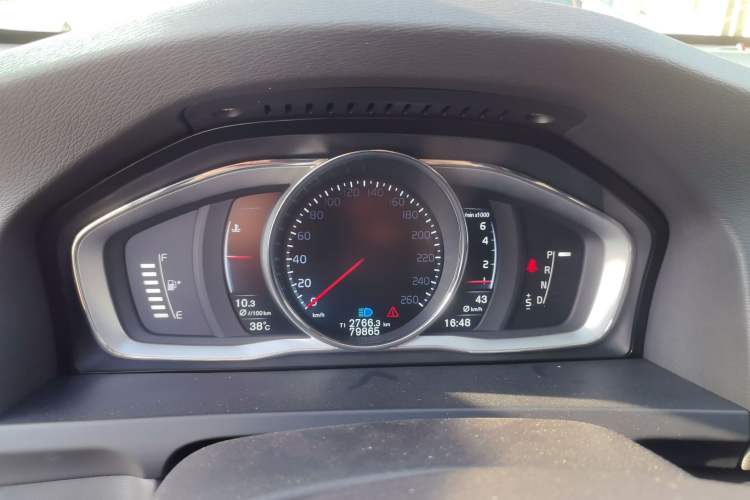 Used Volvo V60 2015 T5 Zhiya Edition Instrument Cluster