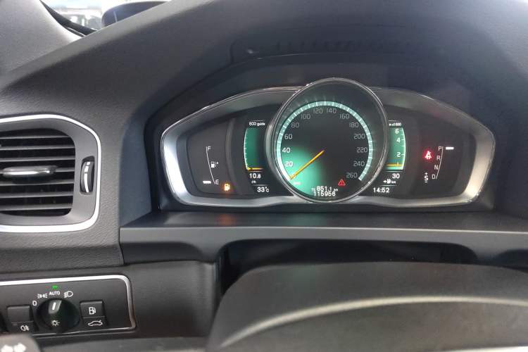 Used Volvo V60 2015 T5 Zhiya Edition Instrument Cluster