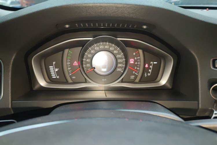 Used Volvo V60 2015 T5 Zhiyi Edition Instrument Cluster