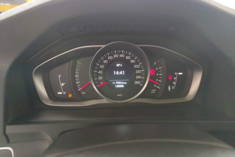 Used Volvo V60 2015 T5 Zhiyi Edition Instrument Cluster