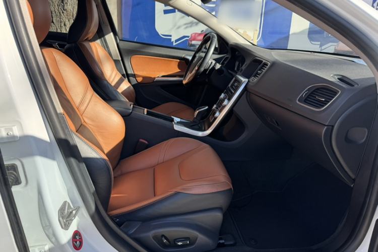 Used Volvo V60 2015 T5 Zhiya Edition Interior 11