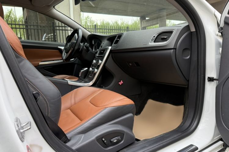 Used Volvo V60 2015 T5 Zhiya Edition Interior 12