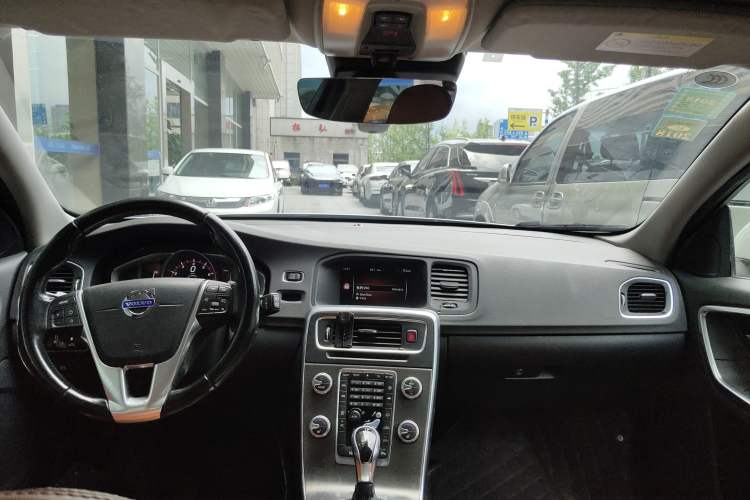 Used Volvo V60 2015 T5 Zhiya Edition Interior 2