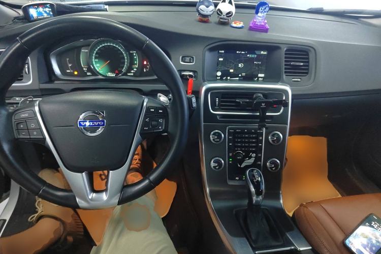 Used Volvo V60 2015 T5 Zhiya Edition Interior 2