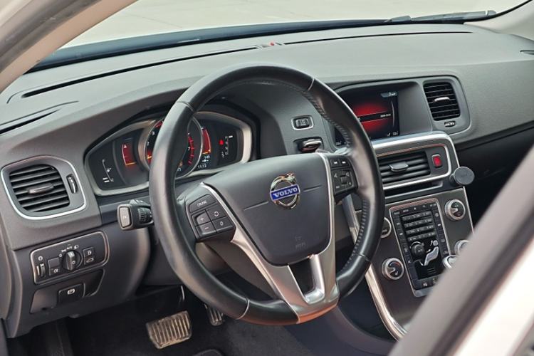 Used Volvo V60 2015 T5 Zhiya Edition Interior 2
