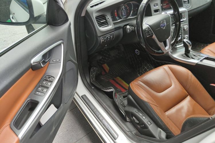 Used Volvo V60 2015 T5 Zhiya Edition Interior 3