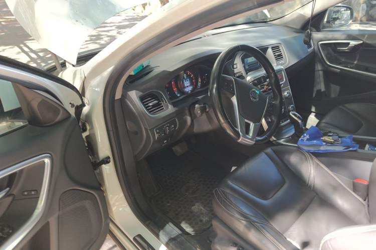 Used Volvo V60 2015 T5 Zhiya Edition Interior 3