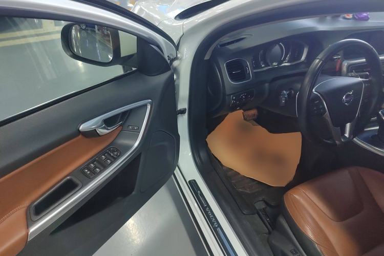 Used Volvo V60 2015 T5 Zhiya Edition Interior 3