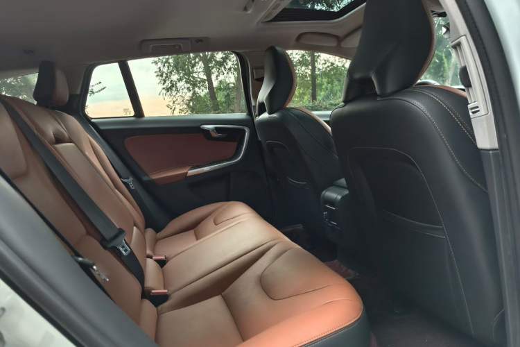 Used Volvo V60 2015 T5 Zhiya Edition Interior 4