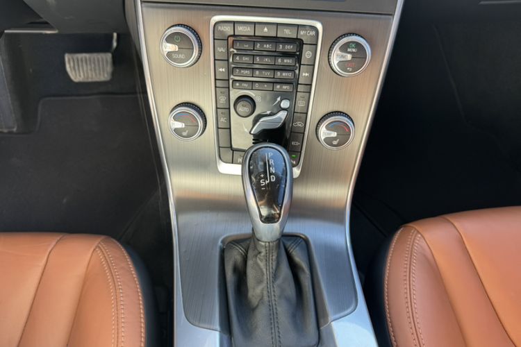 Used Volvo V60 2015 T5 Zhiya Edition Interior 4