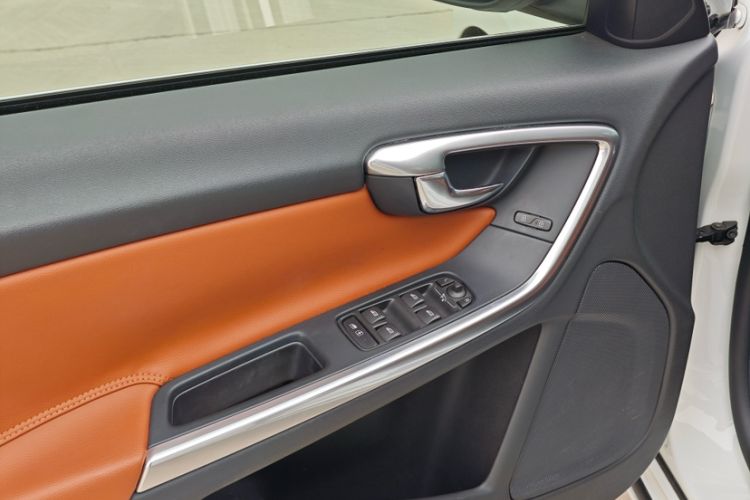 Used Volvo V60 2015 T5 Zhiya Edition Interior 4