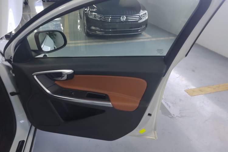 Used Volvo V60 2015 T5 Zhiya Edition Interior 5