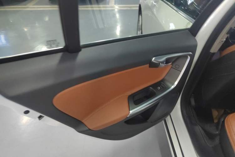 Used Volvo V60 2015 T5 Zhiya Edition Interior 8