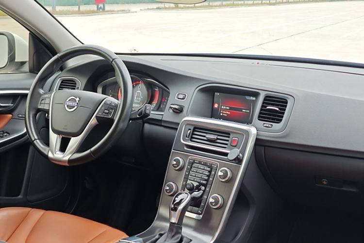 Used Volvo V60 2015 T5 Zhiya Edition Interior 8