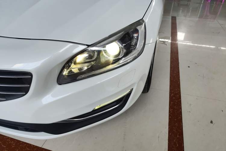 Used Volvo V60 2015 T5 Zhiyi Edition Left Front Headlight