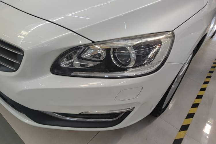 Used Volvo V60 2015 T5 Zhiyi Edition Left Front Headlight