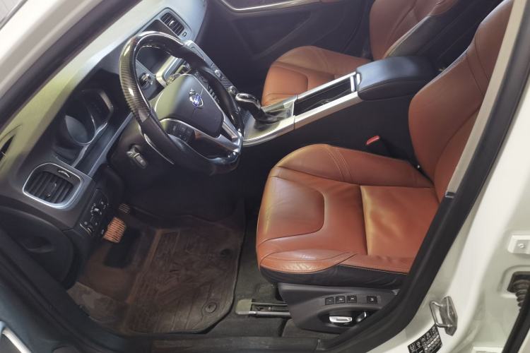 Used Volvo V60 2015 T5 Zhiya Edition Left Front Seat