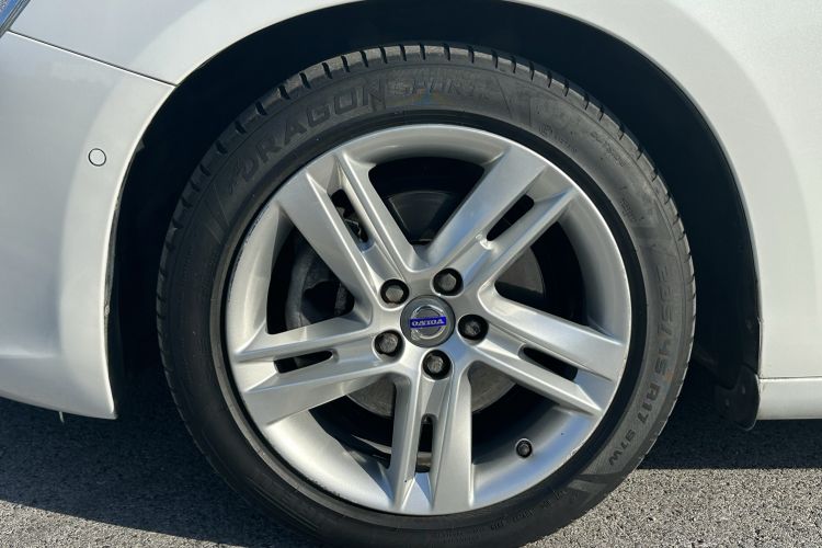 Used Volvo V60 2015 T5 Zhiya Edition Left Front Wheel Hub