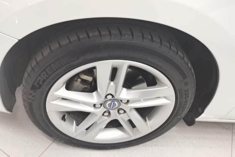 Used Volvo V60 2015 T5 Zhiya Edition Left Front Wheel Hub