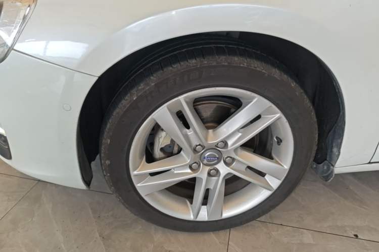 Used Volvo V60 2015 T5 Zhiya Edition Left Front Wheel Hub