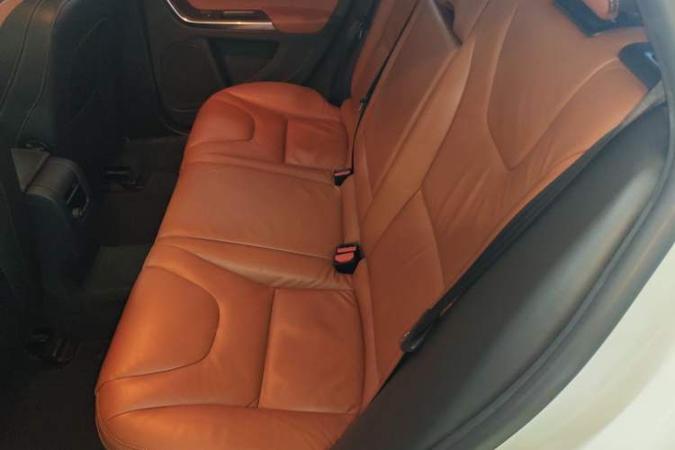 Used Volvo V60 2015 T5 Zhiyi Edition Left Rear Seat