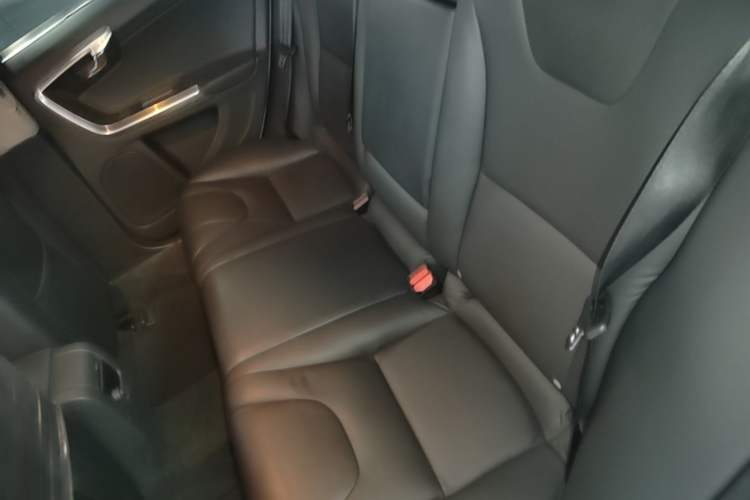Used Volvo V60 2015 T5 Zhiyi Edition Left Rear Seat