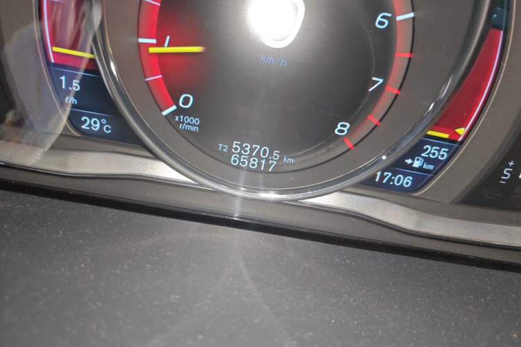 Used Volvo V60 2015 T5 Zhiya Edition Odometer Close Up