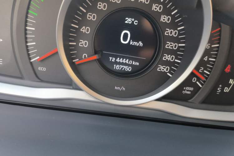 Used Volvo V60 2015 T5 Zhiyi Edition Odometer Close Up